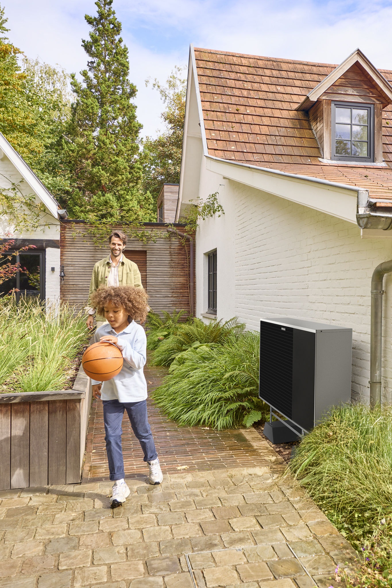 Rodinný dom s tepelným čerpadlom využívajúcim vzduch zabezpečuje účinné vykurovanie.