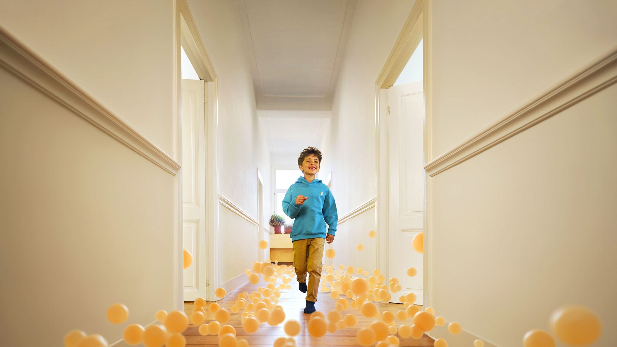 Chlapcek ktrory uteka doma a je oblklopeny teplym vzduchom